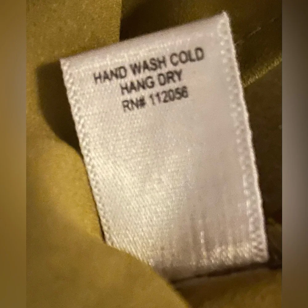 Zenana Ruffle Sleeveless V-Neck Blouse 
Sz Small Chartreuse/Olive Green 
NWOT - Picture 4 of 5